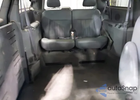 2004 Chrysler Town & Country Touring z USA, uszkodzony, nr VIN 2C4GP54L84R538842